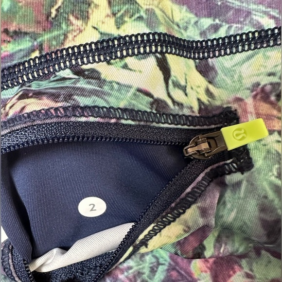 Lululemon Run: Top Speed Crop Size 2 - Picture 7 of 9